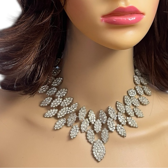 Source Unknown Jewelry - Hostess Pick 💥💫✨ Vintage Silver Color Cascading Teardrop Necklace